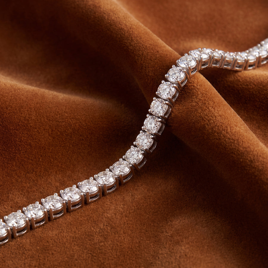 White gold tennis bracelet of large round diamonds