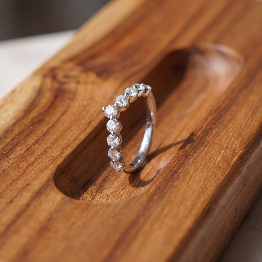 Chevron wedding ring in white gold with round brilliant diamonds set along the curved band