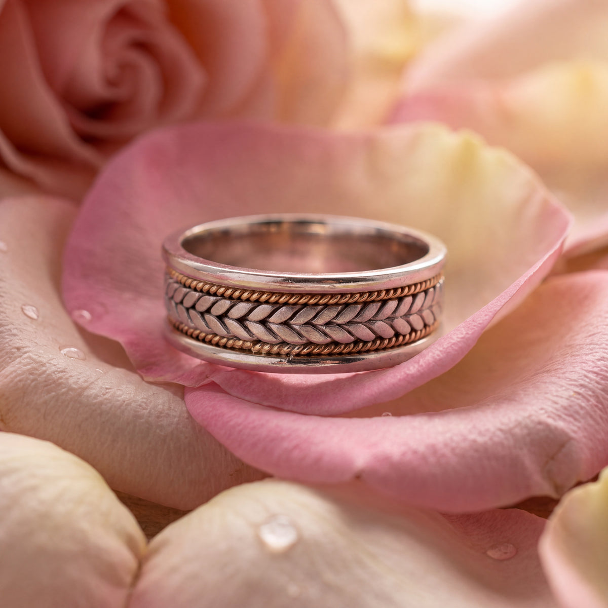 Braided white gold band with yellow gold rope borders