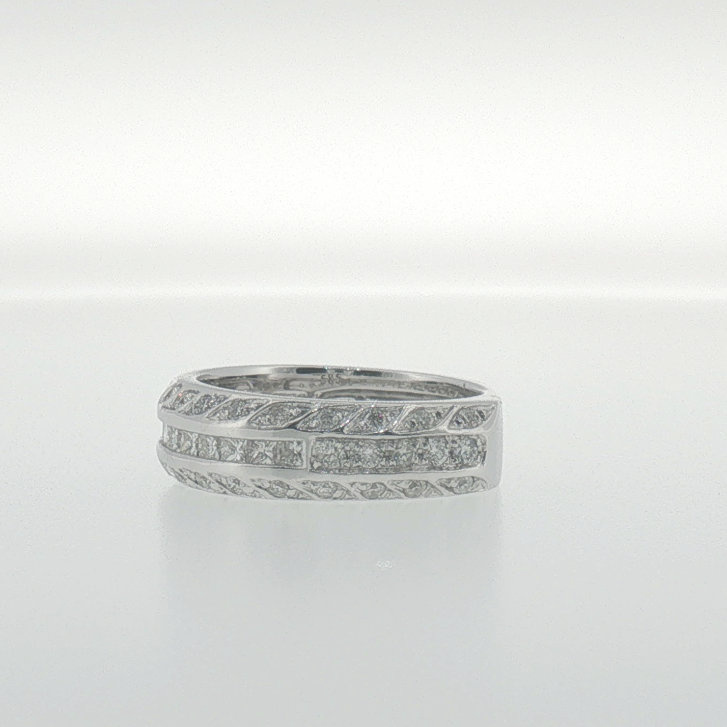 White Gold Diamond Band Ring with Vintage-Inspired Detailing