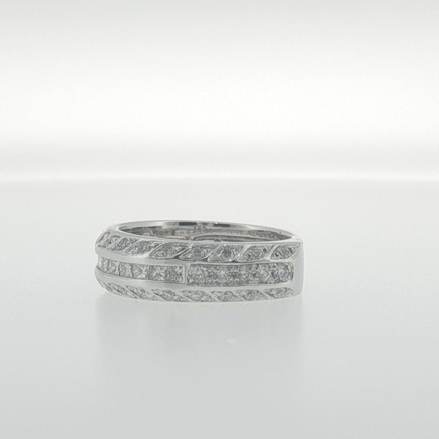 White Gold Diamond Band Ring with Vintage-Inspired Detailing