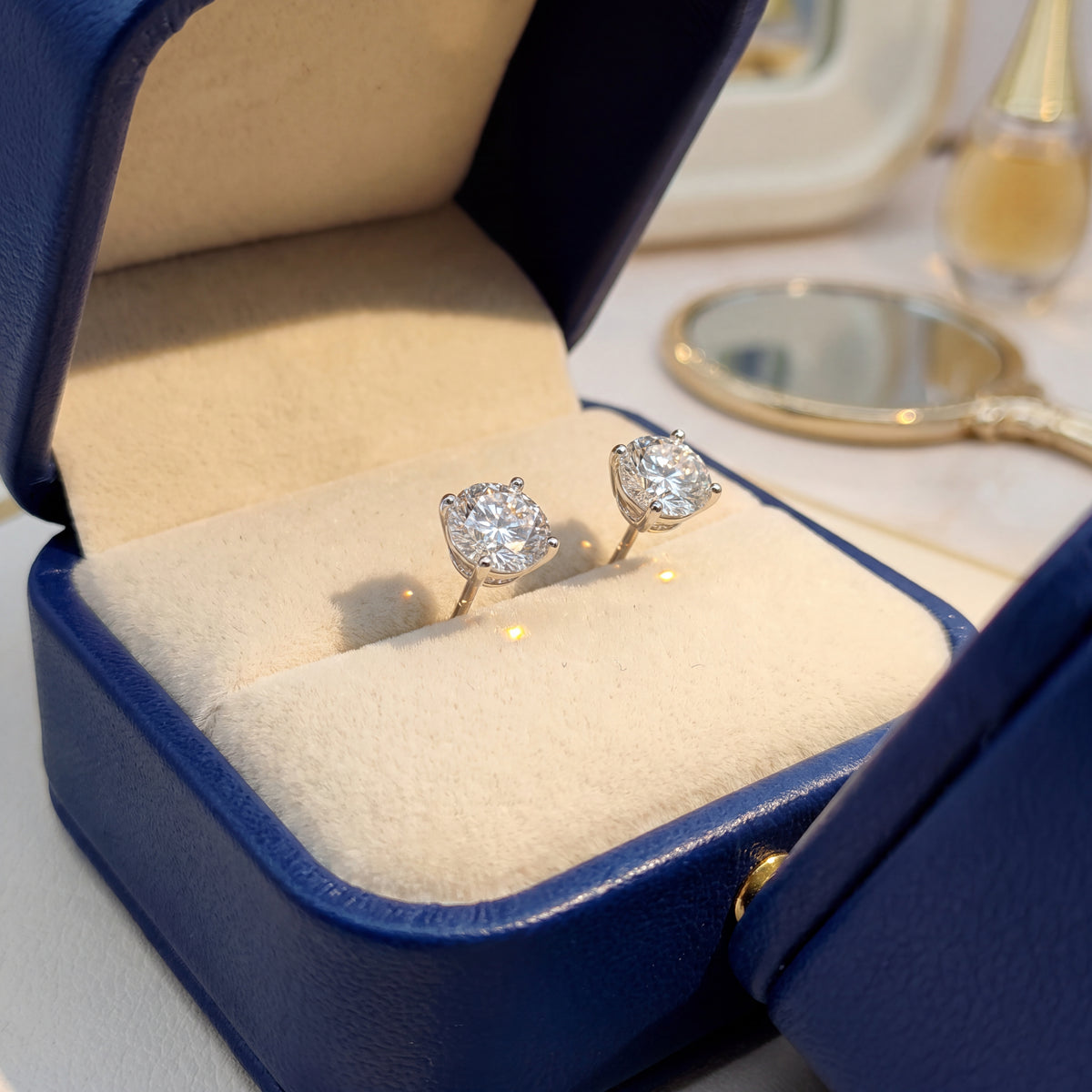 Round brilliant diamond studs held in white gold prongs