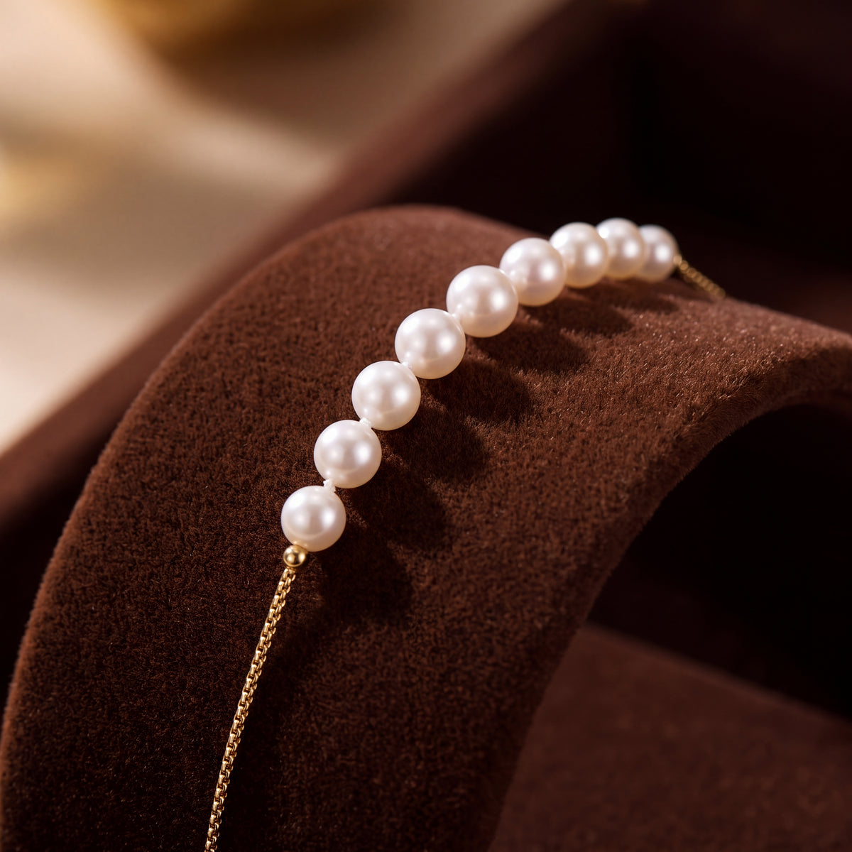 Pearl beaded bracelet on a slender yellow gold chain