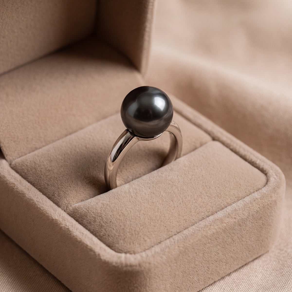 Dark round pearl on a slim solitaire band