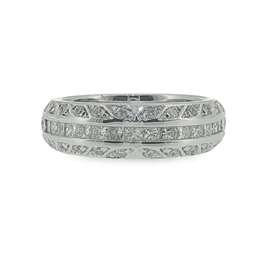 White Gold Diamond Band Ring with Vintage-Inspired Detailing