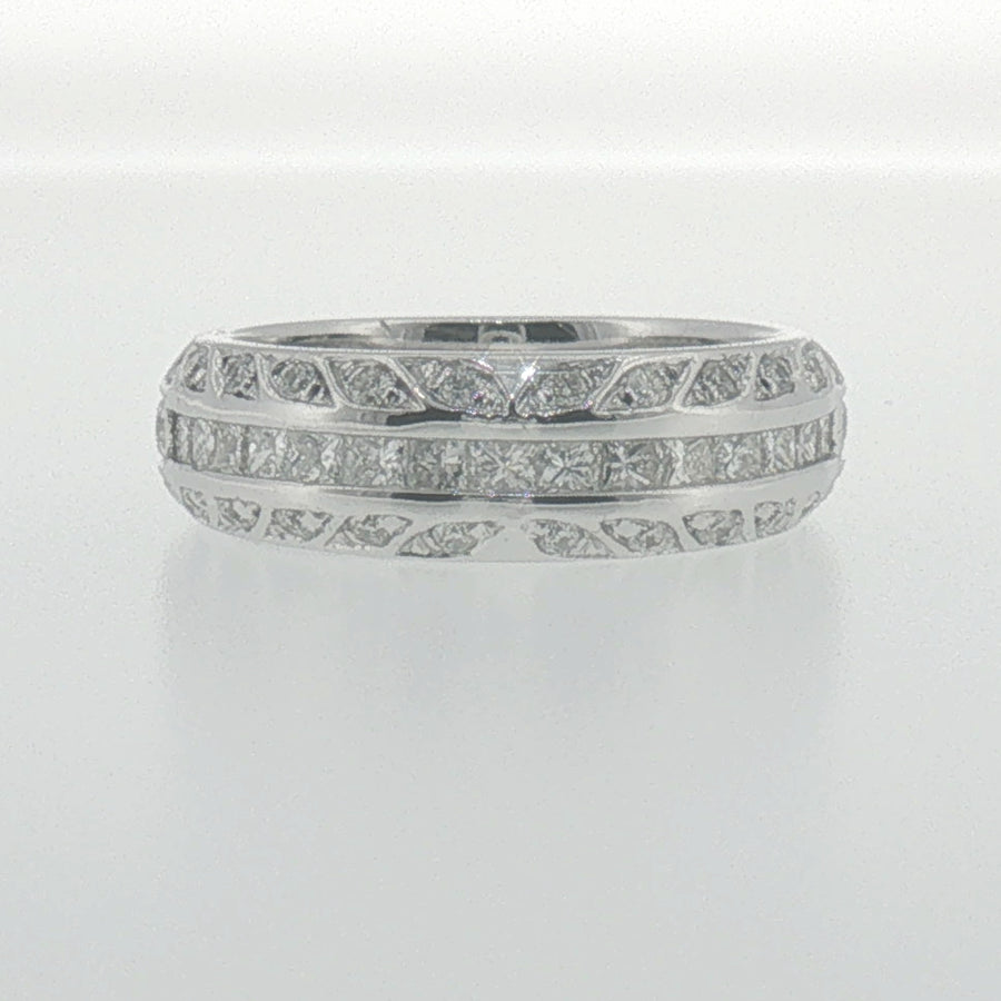 White Gold Diamond Band Ring with Vintage-Inspired Detailing