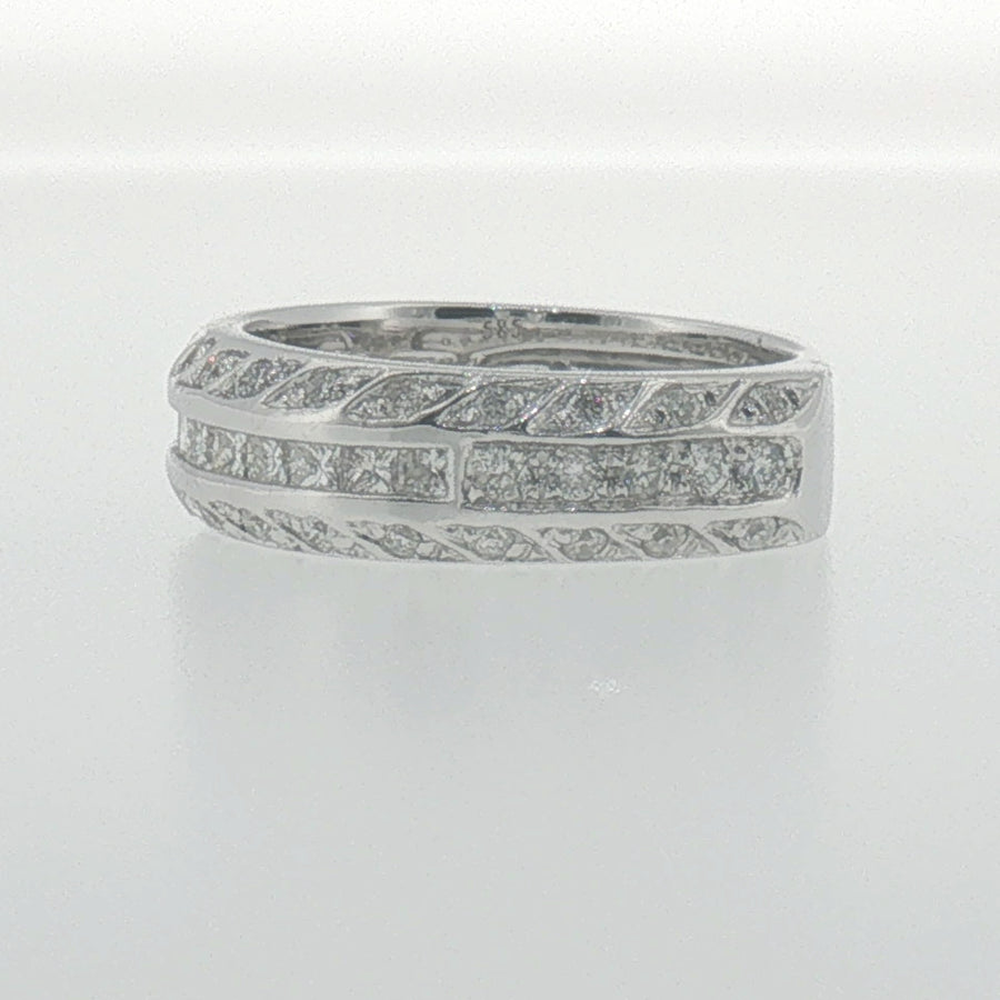 White Gold Diamond Band Ring with Vintage-Inspired Detailing