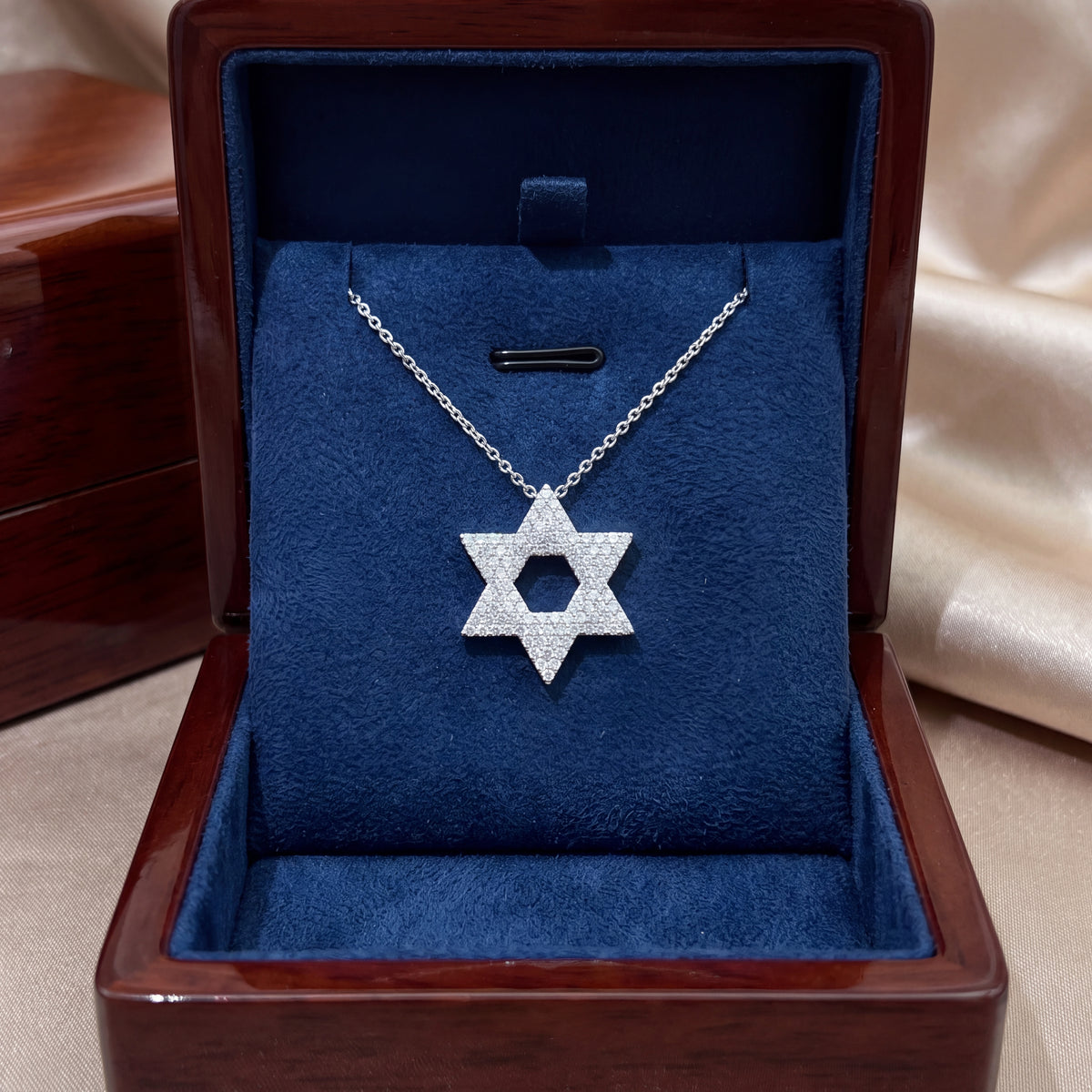 White gold Star of David pendant pavé-set with diamonds
