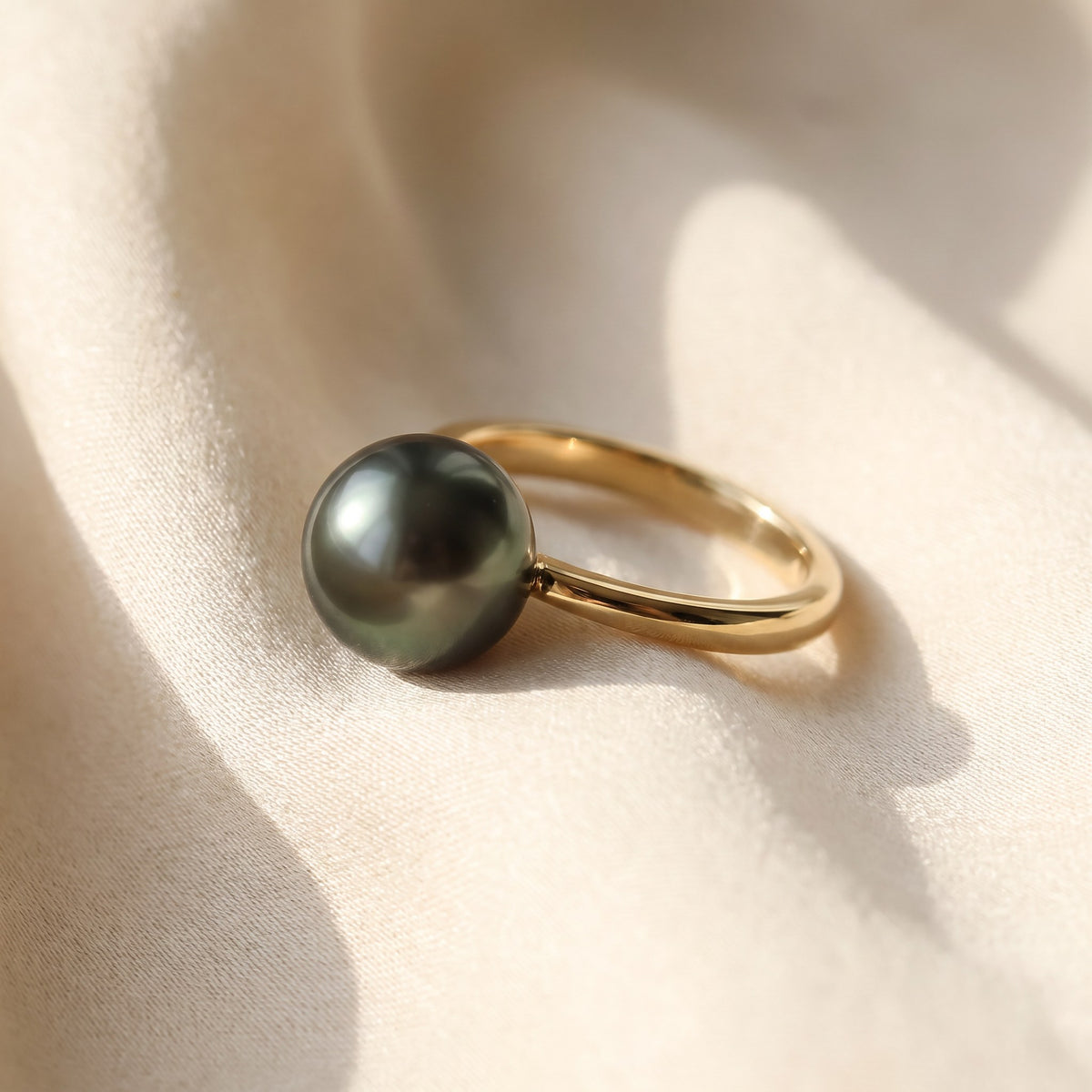 Black Tahitian Pearl Solitaire Ring in 14K Yellow Gold
