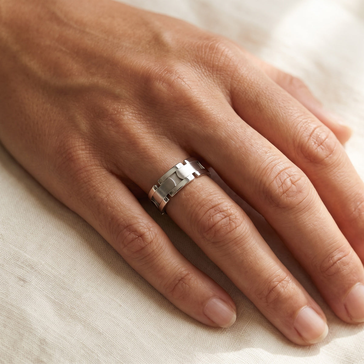 Geometric Link Band Ring with Mixed Finishes in 14K White Gold, worn