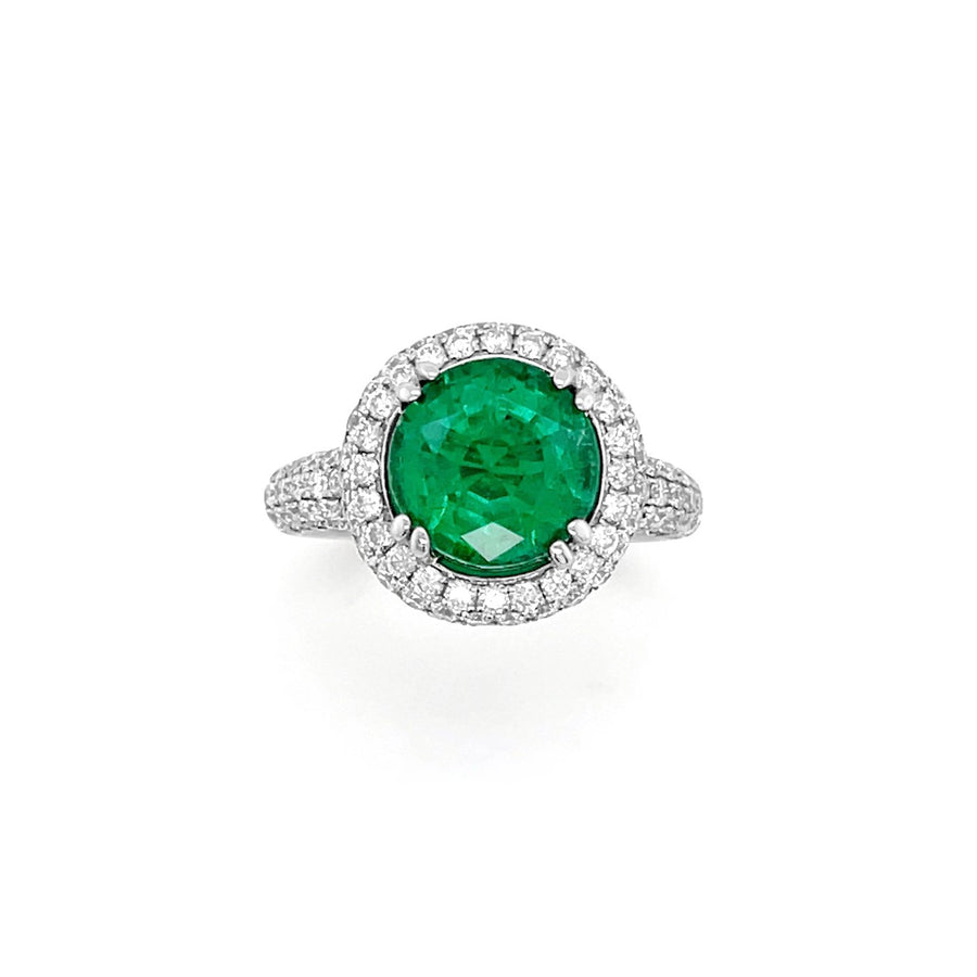Emerald and diamond ring in white gold
