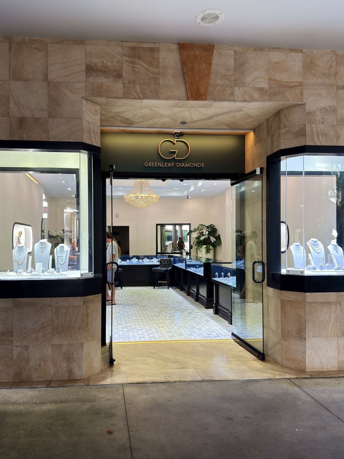 The entrance of Greenleaf Diamonds at the Shops at Wailea, doors open