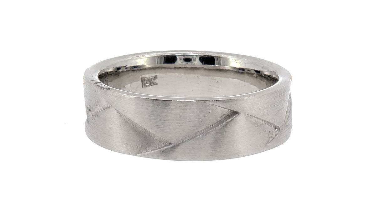 Matte White Gold Band Ring with Geometric Grooves