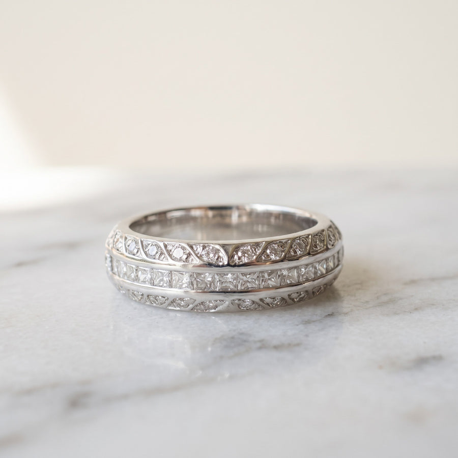 White Gold Diamond Band Ring with Vintage-Inspired Detailing